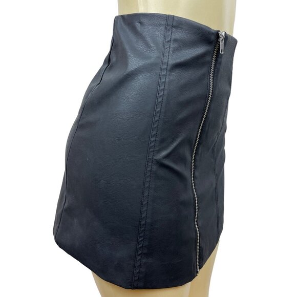 DIVIDED Women 's Black Faux Leather Zip Up Mini Skirt Sz 2 - Picture 2 of 9